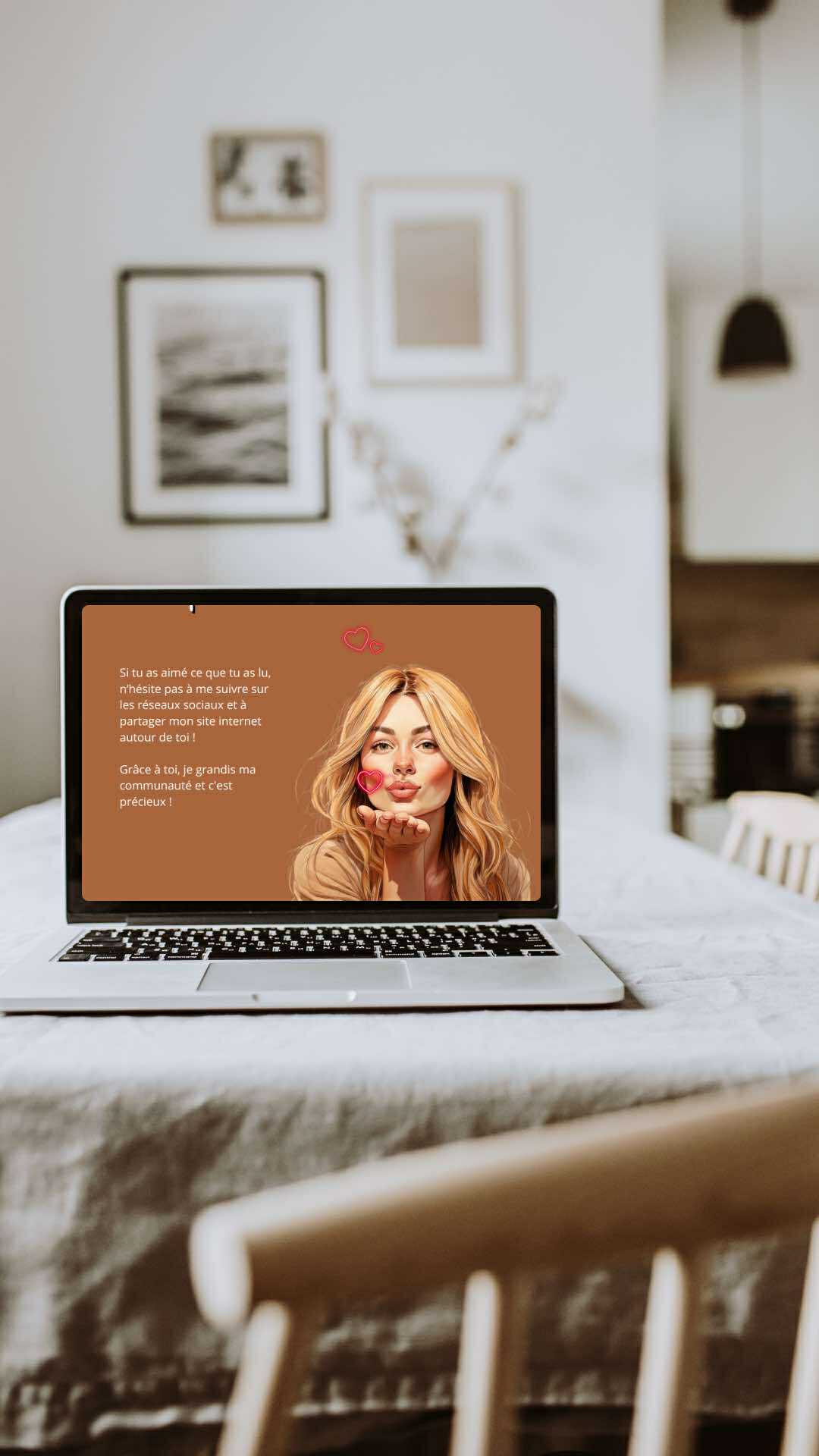 Mockup d'un ordinateur portable posé sur un lit présentant le Ebook : Les secrets des micro-Habitudes